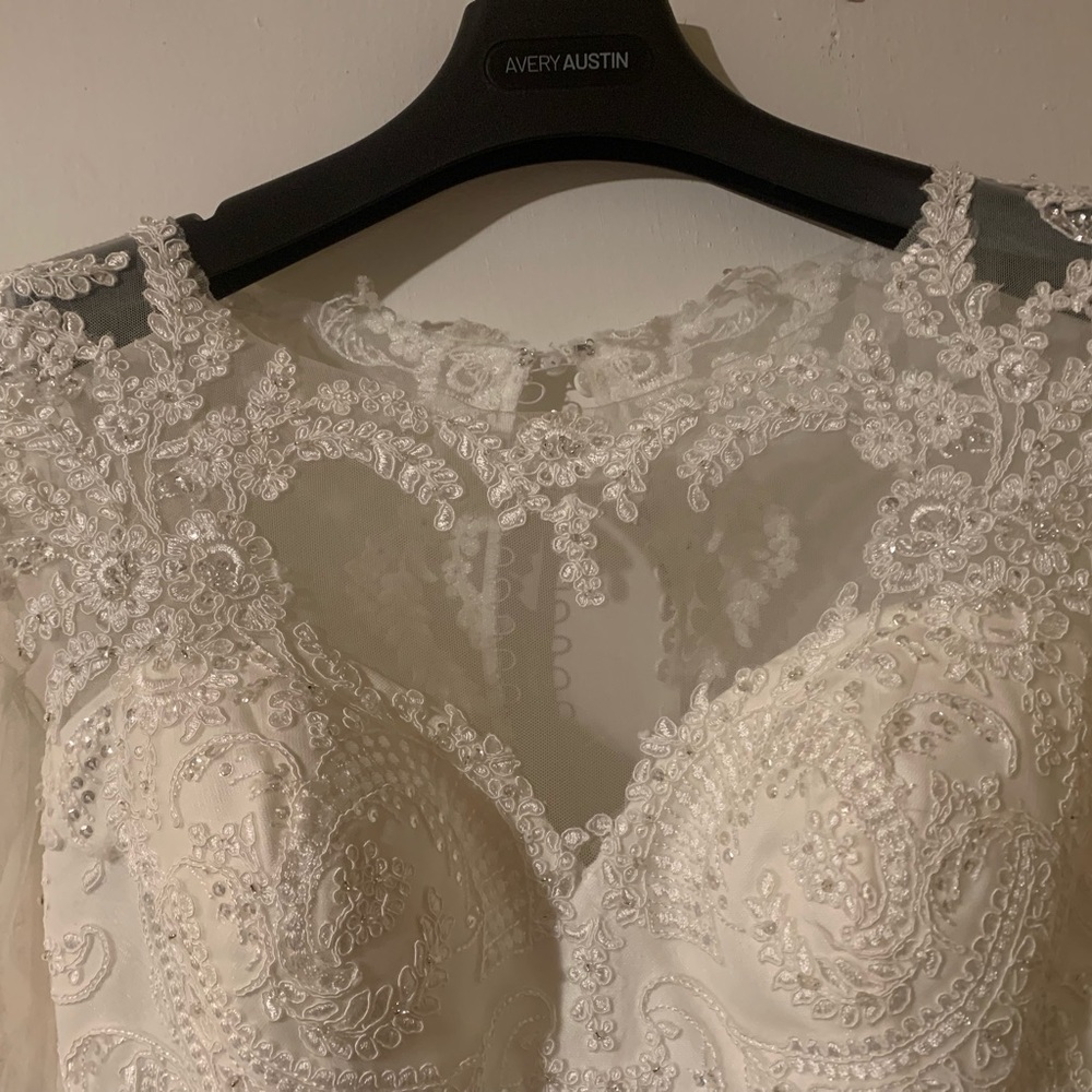 I have a brand new wedding dress